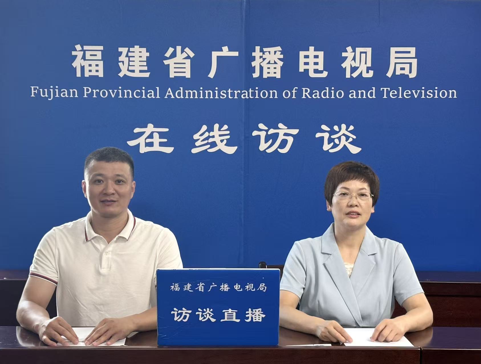 蔡建美和主持人7.2.jpg